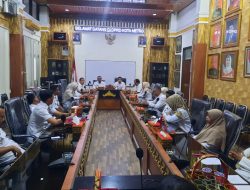 Tingkatkan Sinergitas Awal Tahun, Setwan Metro Gelar Rapat Staf Perdana 2025