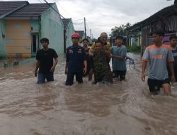Babinsa Turun Tangan! Sertu Doni Bantu Evakuasi Warga dan Jadikan KDKMP Tempat Pengungsian