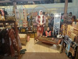 Sulam Elegan Tapis Lampung Pikat Ribuan Pengunjung, Stan 75 Tak Pernah Sepi
